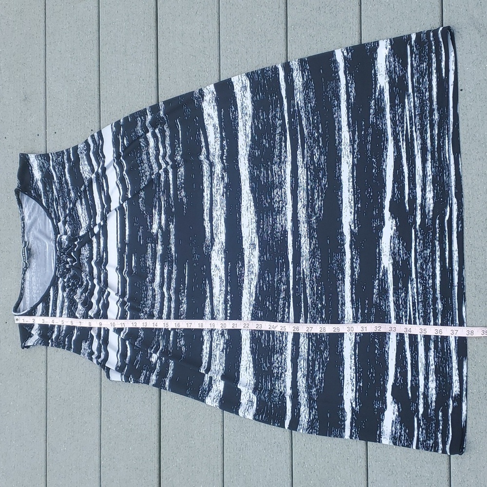 Basque Striped Sleeveless Stretch Material Dress - Picture 4 of 10